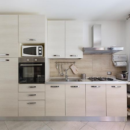 Apartamento Il Glicine Lucino Exterior foto